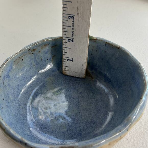 Handcrafted Bowl With 3D Grapes 6" Blue and Beige Stoneware Pottery Signed Jann - Picture 8 of 9